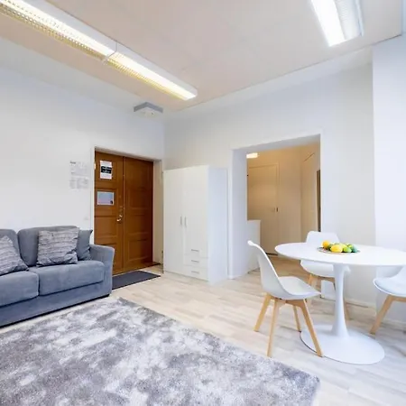 Keskusta Sviitti Parvekkeella Ja Pyykinpesukoneella Vanha Postitalo Varkaus