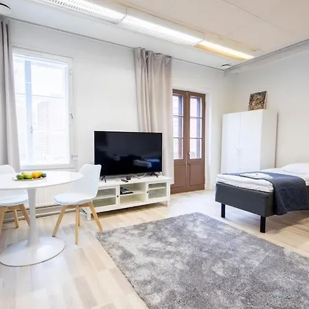 Keskusta Sviitti Parvekkeella Ja Pyykinpesukoneella Vanha Postitalo Apartment Varkaus