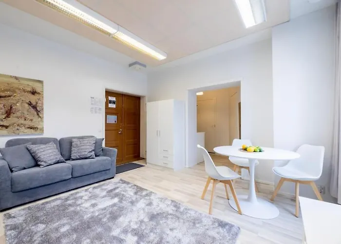 Keskusta Sviitti Parvekkeella Ja Pyykinpesukoneella Vanha Postitalo Varkaus