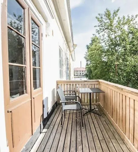 Keskusta Sviitti Parvekkeella Ja Pyykinpesukoneella Vanha Postitalo Appartement